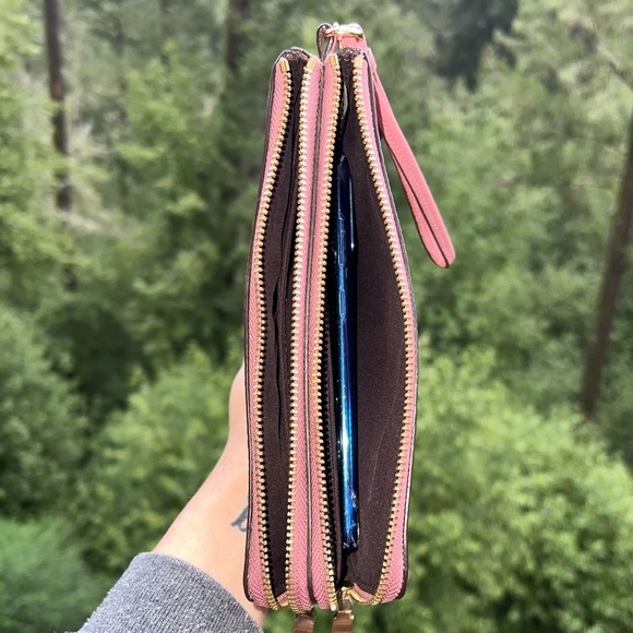 COACH Dbl Zip Wristlet Phone Wallet Pink Pebble Leather w Gold Hardware AUTHENTC - Picture 3 of 8